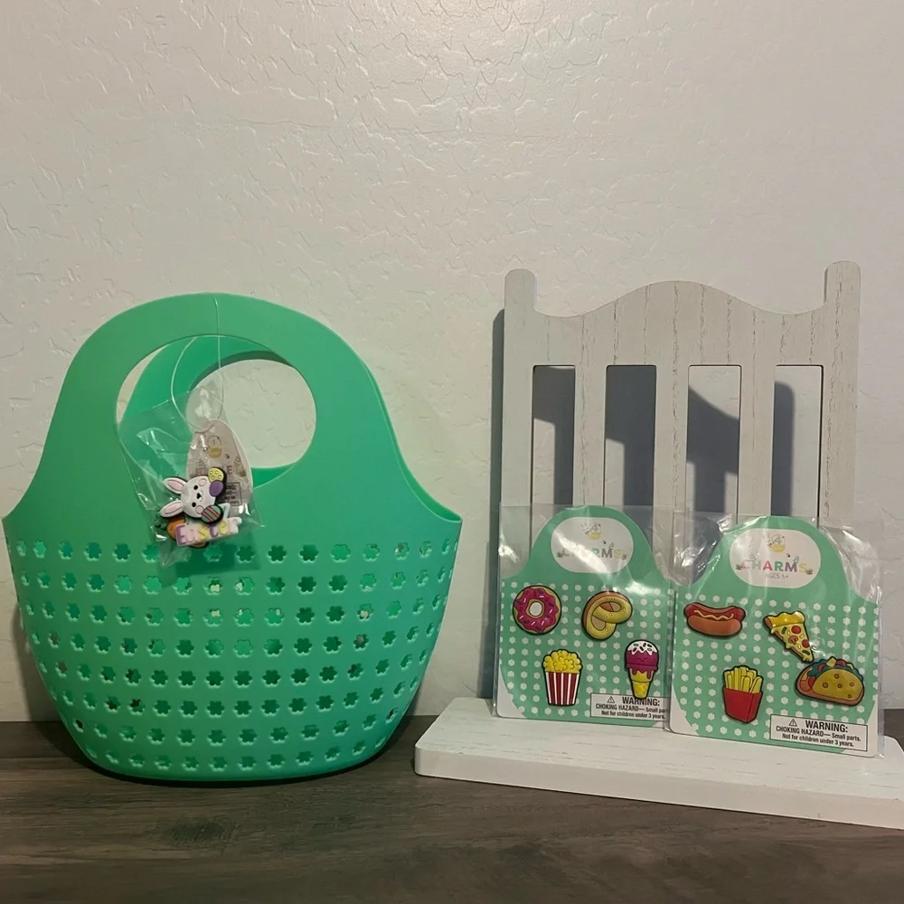 Target Bullseyes Playground Silicone Easter Basket with 2 Set of Charms -Green